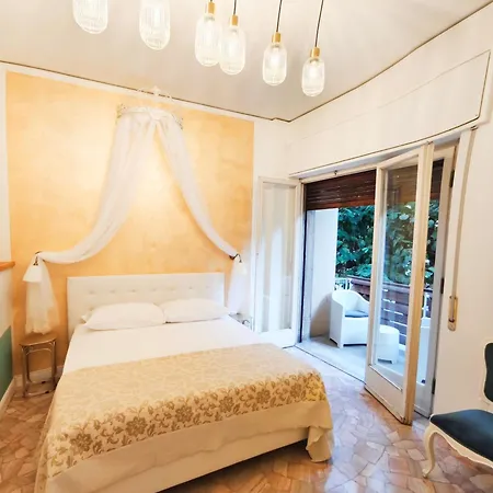 Oda ve Kahvaltı Cherubini 13 3*